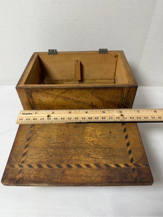 Vintage Wooden Cigarette Dispenser 30 Cig Wind Up Music Box MCM See Note